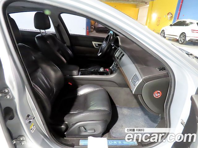 Jaguar XF 2013 — photo 8