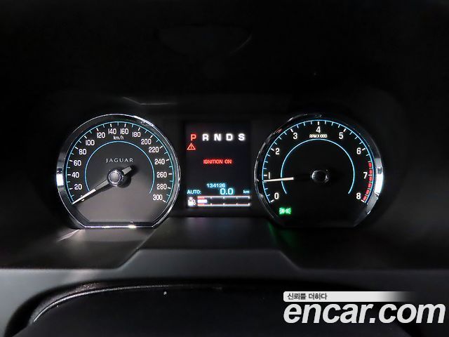 Jaguar XF 2013 — photo 9