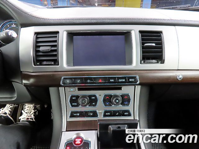Jaguar XF 2013 — photo 12