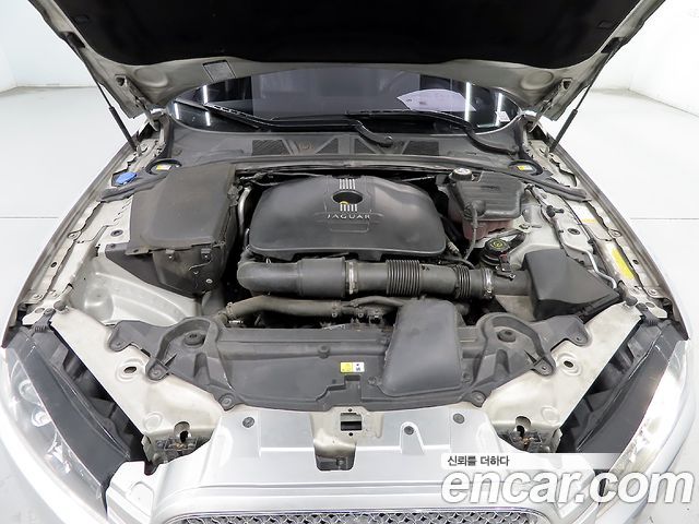 Jaguar XF 2013 — photo 18