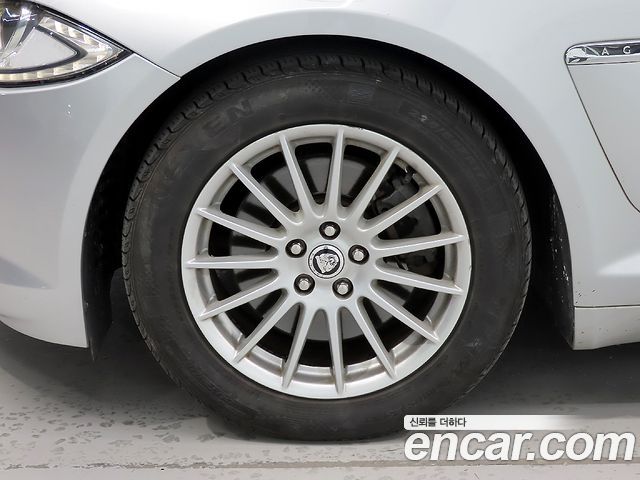 Jaguar XF 2013 — photo 19