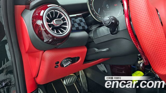 Mini Cooper 2023 — photo 17