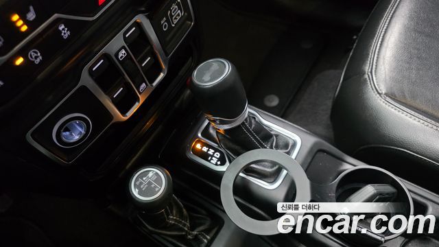 Jeep Wrangler 2022 — photo 9