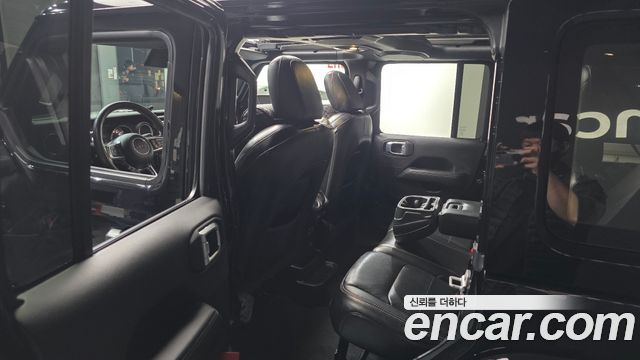 Jeep Wrangler 2022 — photo 11