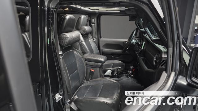 Jeep Wrangler 2022 — photo 12
