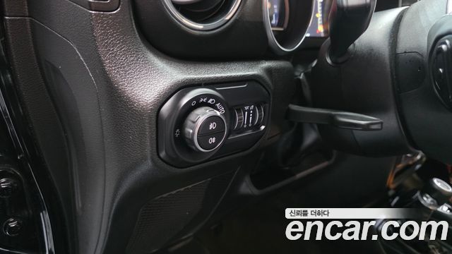 Jeep Wrangler 2022 — photo 14