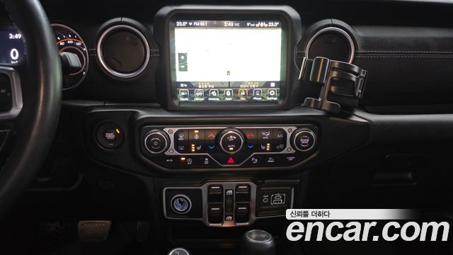 Jeep Wrangler 2022 — photo 15