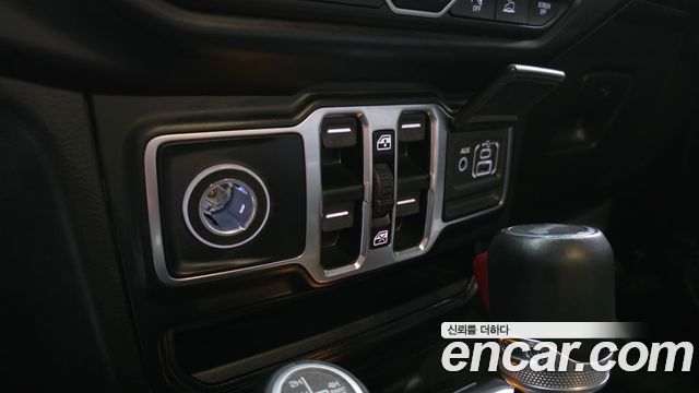 Jeep Wrangler 2022 — photo 17