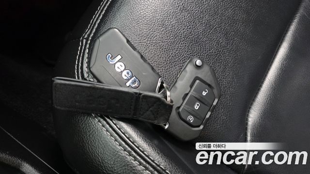 Jeep Wrangler 2022 — photo 19