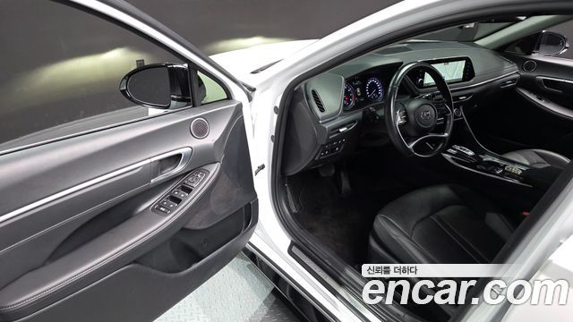 Hyundai Sonata 2022 — photo 11