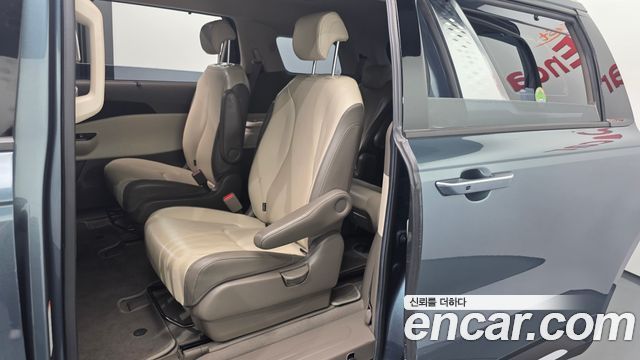 Kia Canival 2021 — photo 12