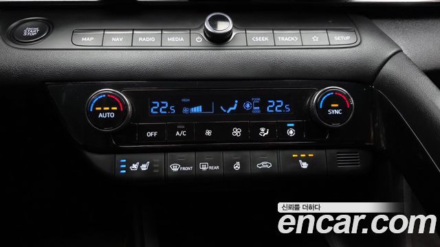 Hyundai AVANTE 2021 — photo 17