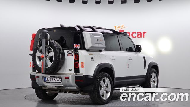 Land Rover Defender 2022 — photo 2