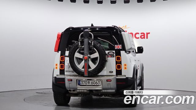 Land Rover Defender 2022 — photo 4