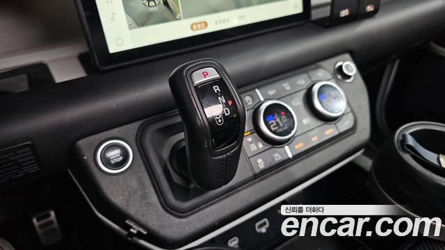 Land Rover Defender 2022 — photo 9