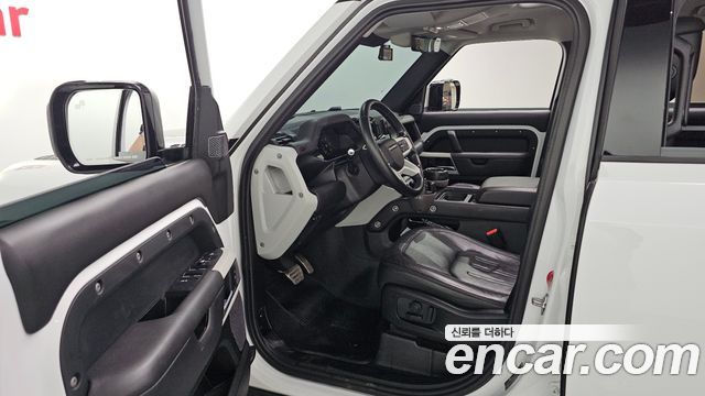 Land Rover Defender 2022 — photo 10