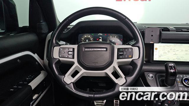 Land Rover Defender 2022 — photo 11
