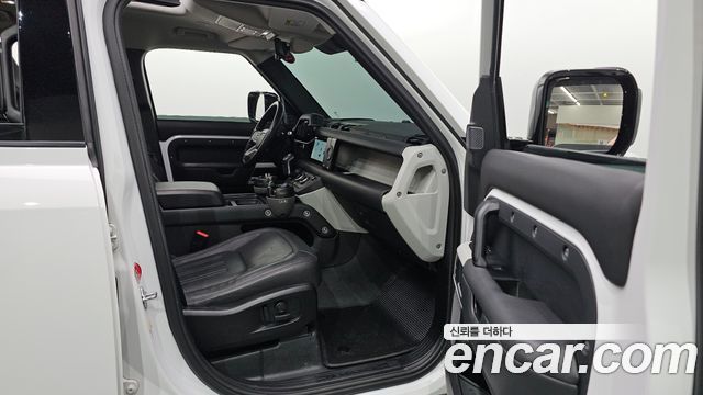 Land Rover Defender 2022 — photo 18
