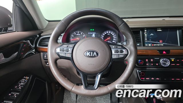 Kia K7 2016 — photo 13