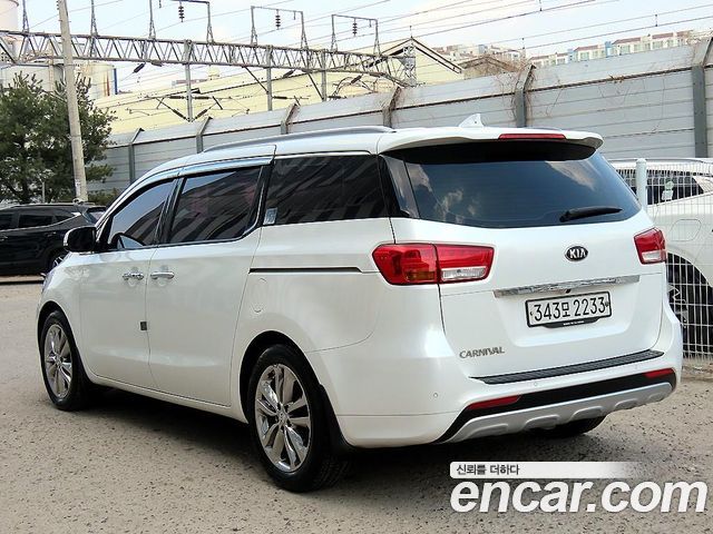 Kia Canival 2017 — photo 3