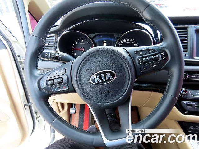 Kia Canival 2017 — photo 8