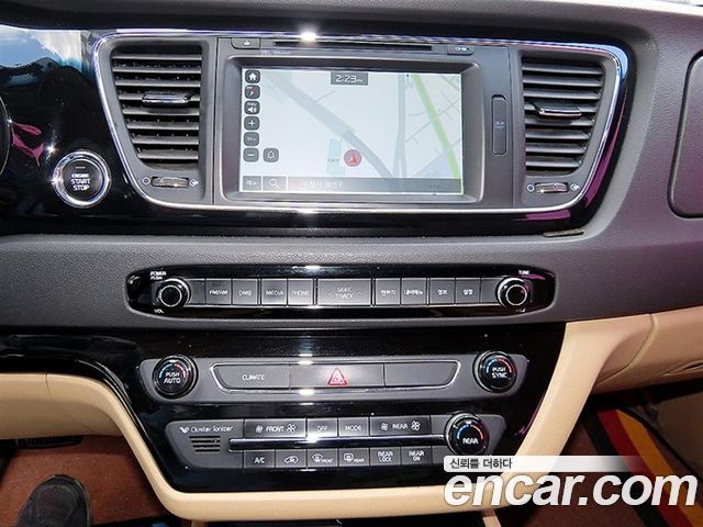 Kia Canival 2017 — photo 13