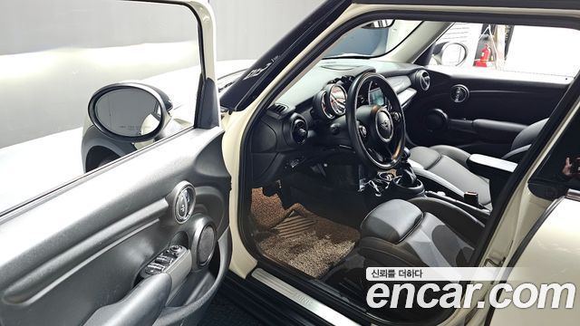 Mini Cooper 2019 — photo 10