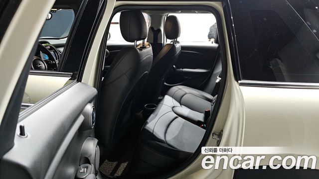 Mini Cooper 2019 — photo 11