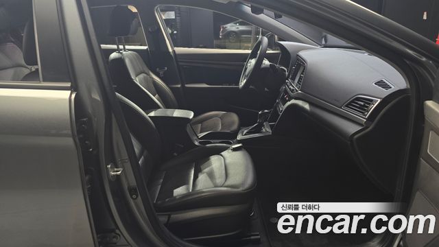Hyundai AVANTE 2016 — photo 11