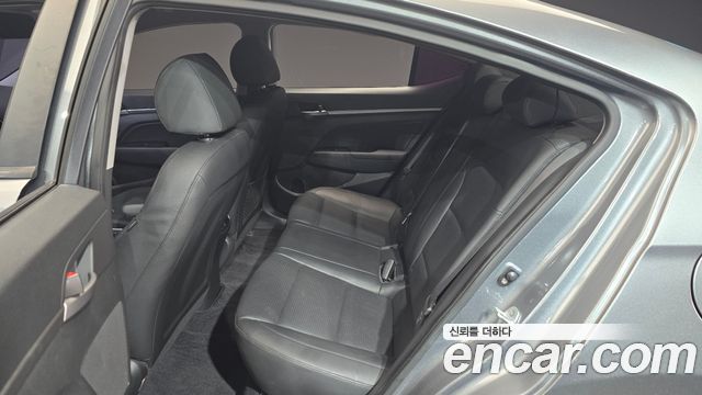 Hyundai AVANTE 2016 — photo 12