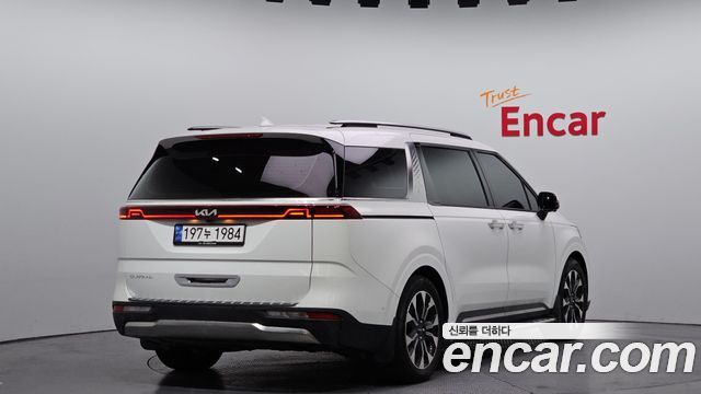 Kia Canival 2023 — photo 2