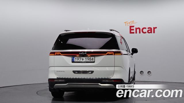 Kia Canival 2023 — photo 4
