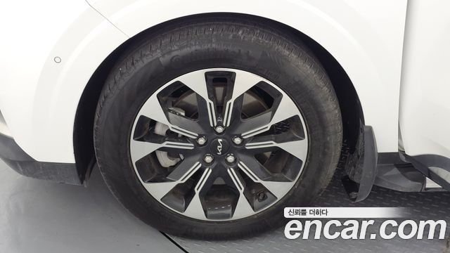 Kia Canival 2023 — photo 5