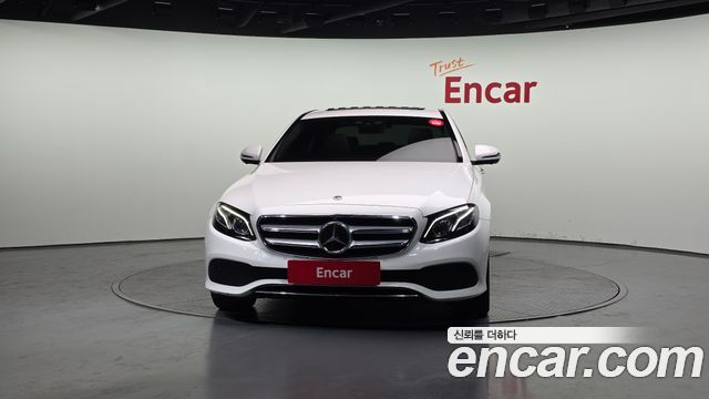 Mercedes-Benz E-Class 2020 — photo 3