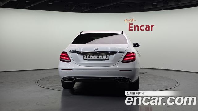 Mercedes-Benz E-Class 2020 — photo 4