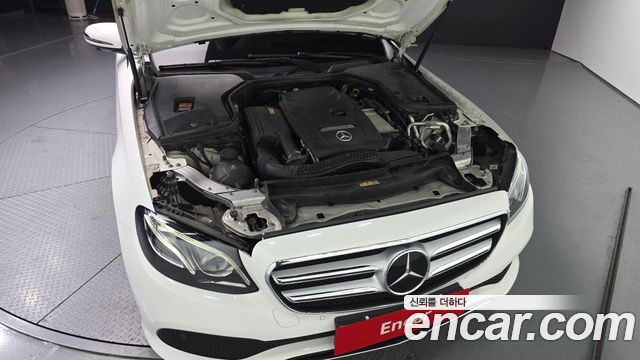 Mercedes-Benz E-Class 2020 — photo 6