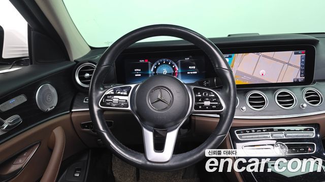 Mercedes-Benz E-Class 2020 — photo 13