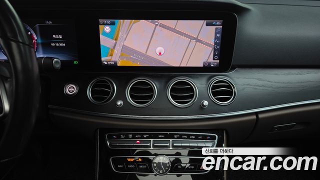 Mercedes-Benz E-Class 2020 — photo 14