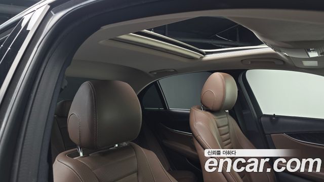 Mercedes-Benz E-Class 2020 — photo 18