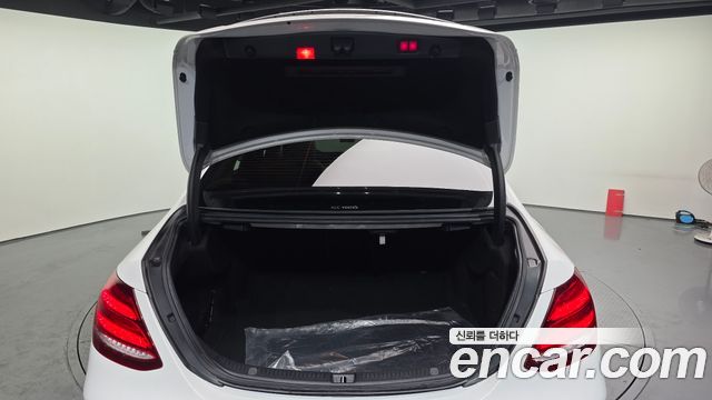 Mercedes-Benz E-Class 2020 — photo 20