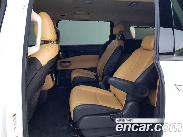 Kia Canival 2021 — photo 9