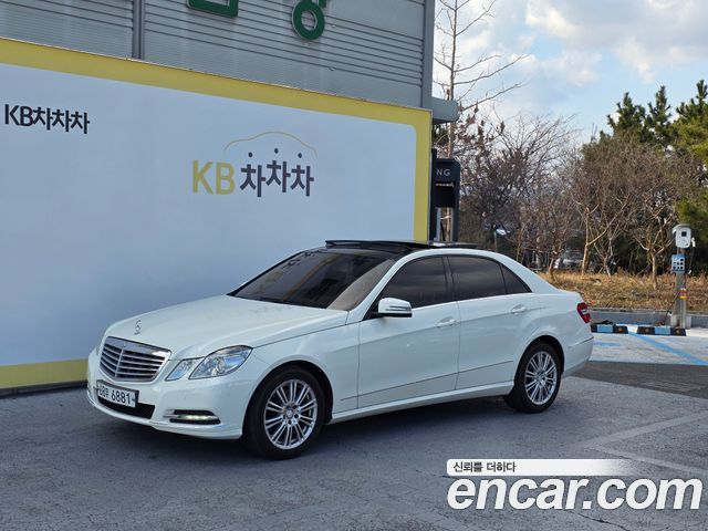 Mercedes-Benz E-Class 2012 — photo 1