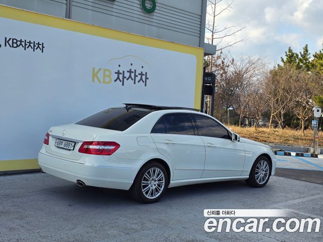 Mercedes-Benz E-Class 2012 — photo 2