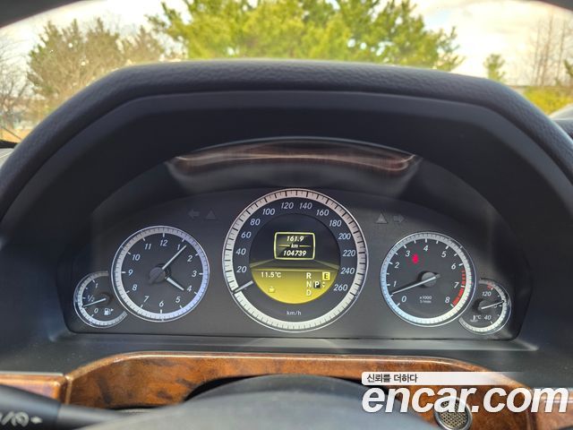 Mercedes-Benz E-Class 2012 — photo 10
