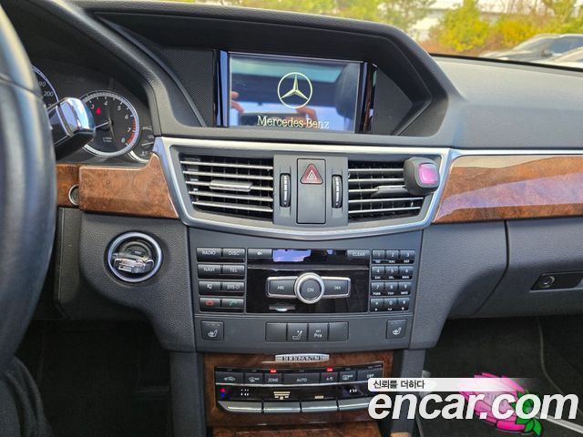 Mercedes-Benz E-Class 2012 — photo 11