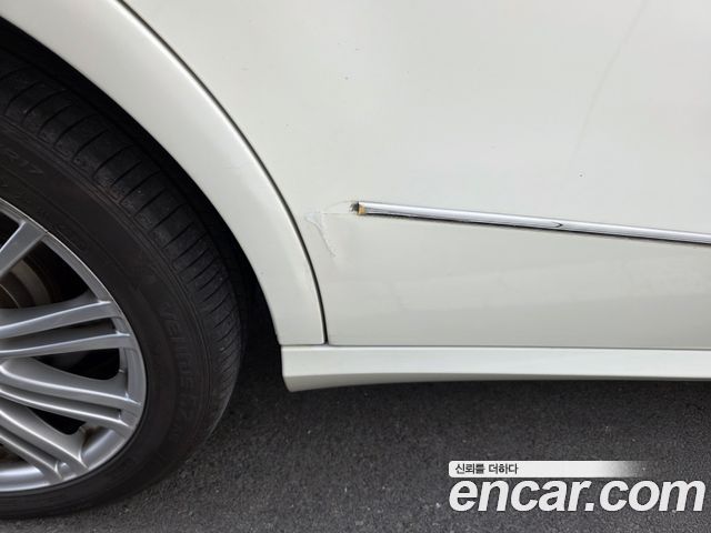 Mercedes-Benz E-Class 2012 — photo 14