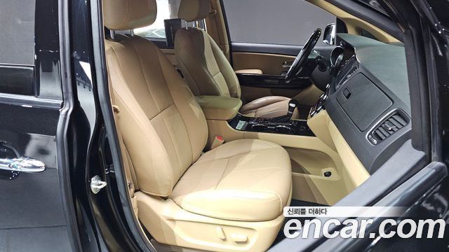 Kia Canival 2020 — photo 10