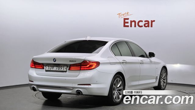 BMW 5-Series 2018 — photo 2