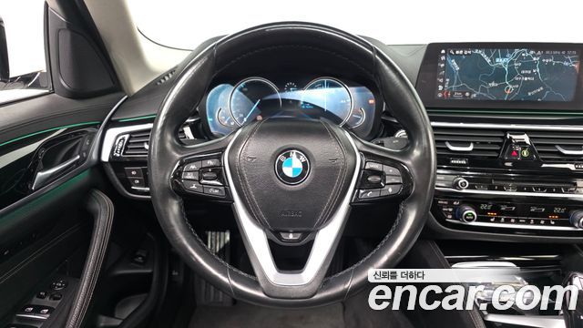 BMW 5-Series 2018 — photo 13