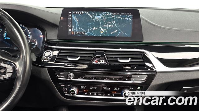 BMW 5-Series 2018 — photo 14